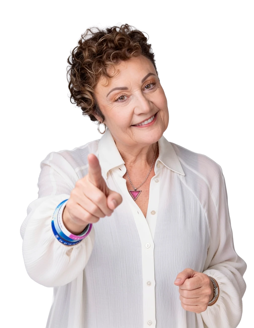Mabel Katz sonriendo y señalando hacia adelante con una blusa blanca